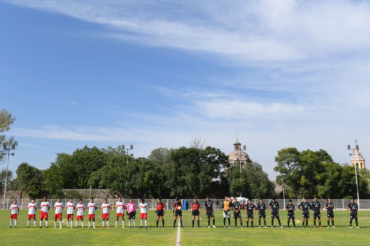 Arranca el partido ✅⚽️
⚽️ vs Atlético Queréndaro 
📍 INDEREQ Casa de la juventud
#petroleros #petrolerosfc #ligatdp
