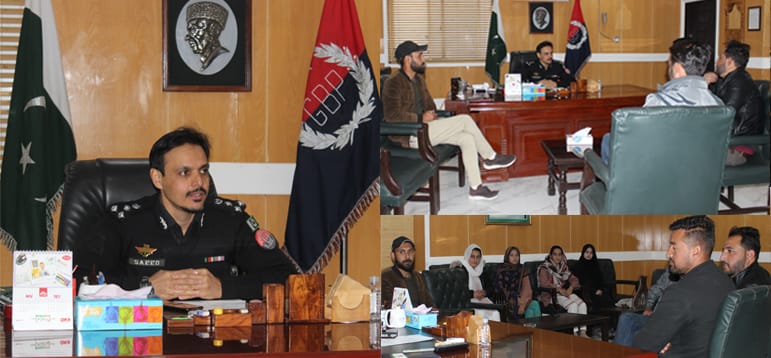 Voice_OFGB's tweet photo. A fruitful interaction of team VOGB with DIG Range Gilgit @DrMianSaeed with the theme #SabSayPehlayPakistan 🇵🇰. Also highlighted and discussed traffic awareness and other social issues. DIG completely showed his interest in the work and ensured his full support. https://t.co/Ier0gH3RWi