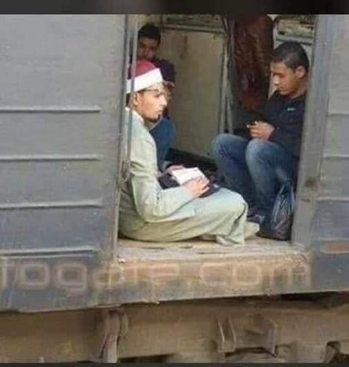 moad75448492's tweet photo. تموت الاسود في الغابات جوعا ولحم الضأن تأكله الكلاب وذو جهل ينام على حرير وذو علم مفارشه التراب https://t.co/cwlOYcEszw