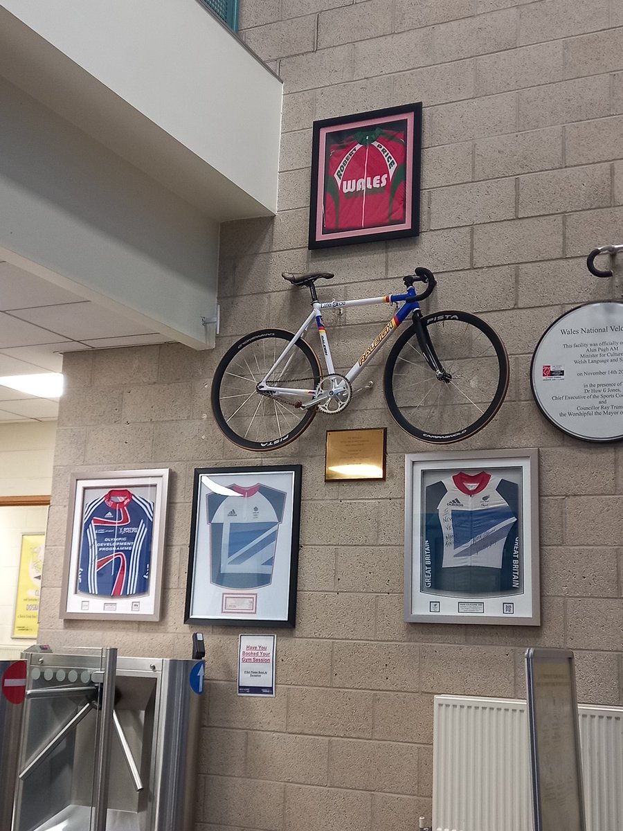 MelScrivin's tweet photo. I said 'bore da' for you @Backstedt_Zoe π @WalesVelodrome @SevernBelles #PinkPeloton https://t.co/uariSr8YHD