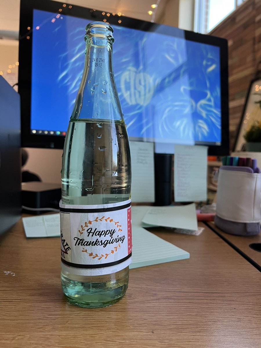 EmilyPaine9's tweet photo. Thanks for a bubbly surprise this morning! https://t.co/4TvcpMt01k
