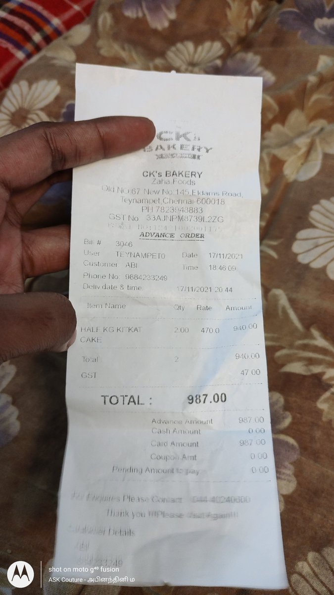 Abinanthini1's tweet photo. At CK Bakery eldams road we were charged extra Rs.40/- I placed the order for 1 kg cake and not 2 half kg. The rate of the kitkat cake was 900 without GST and the staff/owner/manager tried to say me the rest was gst, but clearly the billed amount was 940+47 GST. @CavinKareIndia https://t.co/EkHdrICUPJ