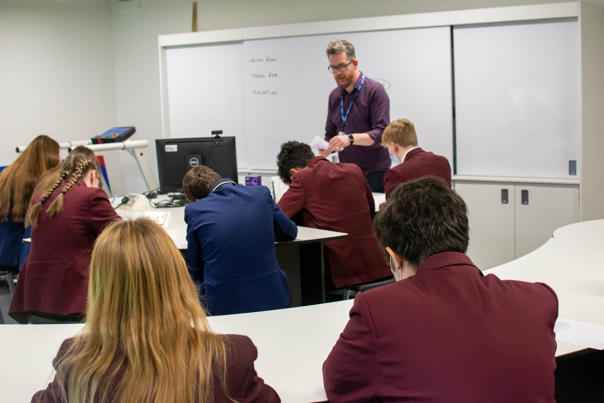 crontoncoll's tweet photo. Thank you to all the Year 10 pupils who joined us for our Prestigious University Programme Event!

We hope you all had a great time this afternoon learning about the amazing opportunities we have at Cronton Sixth Form College.

See you all again soon 😃 https://t.co/EuSjNPWXCP
