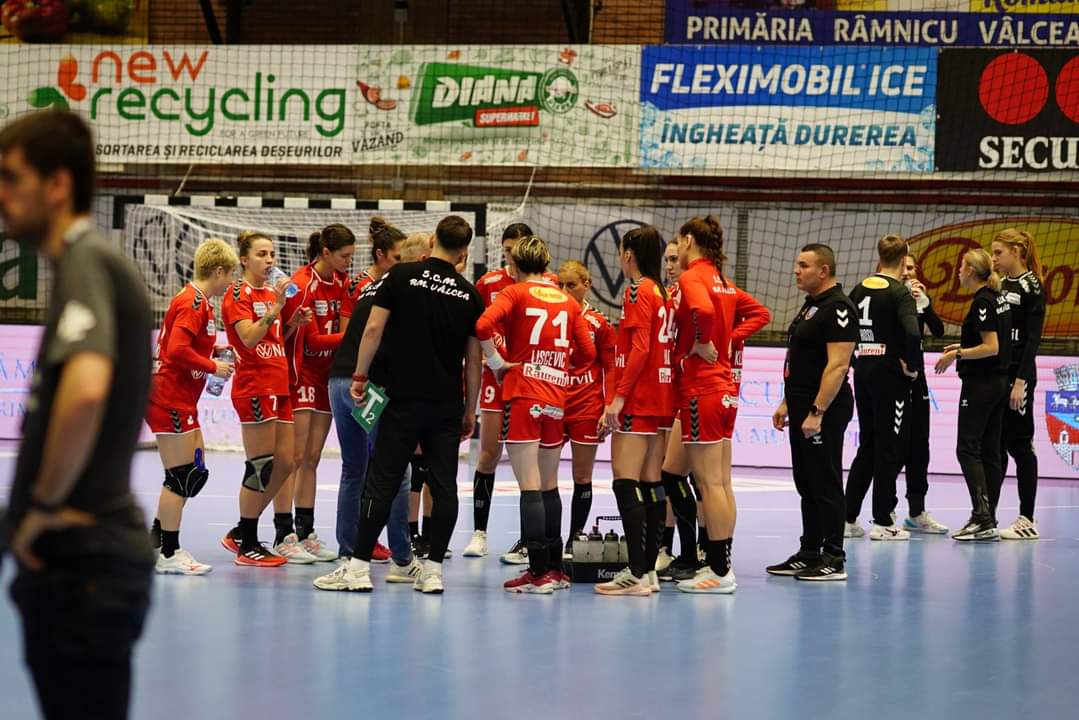KikiLiscevic71's tweet photo. Sutra u 15:00h (po ๐ท๐ธ vremenu) igramo poslednju i jako bitnu utakmicu prvenstva u ovom delu sezone.
๐ Liga Florilor MOL, 9๏ธโฃ Kolo
HC Zalฤu ๐ @scmrmvl
๐
ฤetvrtak, 18. Novembar
๐บ TVR 2 https://t.co/3CbmBSkdRF
#teamValcea #powerGirls https://t.co/PTy4IyrSf1