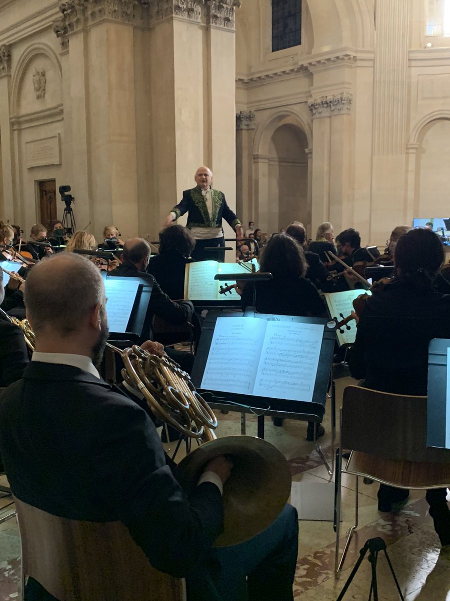 HermineVideau's tweet photo. Musica ! #Fauré #Bruckner #Ladmirault #AurélienDumont#LaurentPetitgirard #JeanDeroyer #GillesGérard séance solennelle de l’@AcadBeauxarts Orchestre Colonne, Maîtrise de Sainte Anne d’Auray https://t.co/kKCMbpXe4Z