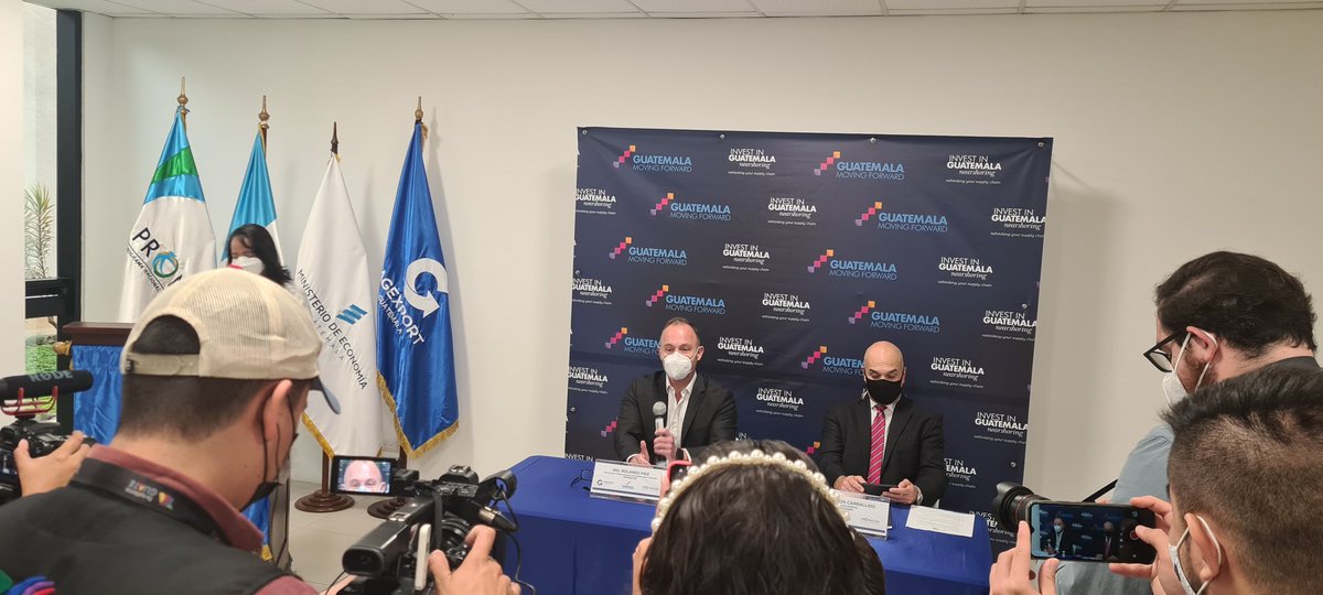 Rueda de Prensa GUATEMALA MOVING FORWARD #InvestInGuatemala atraer inversión extranjera es atraer empleo, desarrollo y progreso <a href="/AGEXPORTGT/">AGEXPORT</a> <a href="/PRONACOMGT/">PRONACOM</a> Juntos por más oportunidades para #Guatemala <a href="/amador1966/">Amador Carballido</a> <a href="/rpaizk/">Rolando Paiz</a> <a href="/estrada1fanny/">Fanny De Estrada</a>