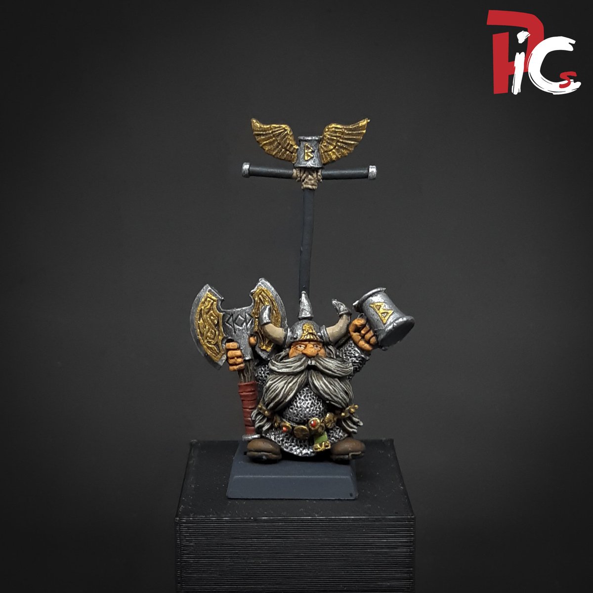 PlayInColor_S's tweet photo. #JosefBugman para ejército #enano de #WarhammerFantasy #GamesWorkshop .
.
#PlayinColorStudio 
#miniature #miniaturepainting #comissionpainting #paintingminiatures #paintingwarhammer #warhammer #WarhammerAgeOfSigmar #aos #ageofsigmar #dwarf #dwarfs #eavymetal #josephbugman #bugman https://t.co/Inx6rEi2ub