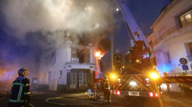 Saint-Nazaire : Un corps découvert dans les décombres de l’incendie, le bilan s'alourdit dlvr.it/SCh78m via <a href="/20minutesnantes/">20 Minutes Nantes</a>