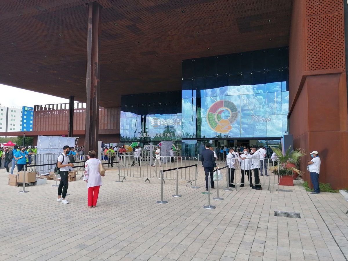 Comenzando actividades en el #TianguisTuristicoMerida.

Con el representante de Expo Guadalajara.

#UnNuevoComienzo