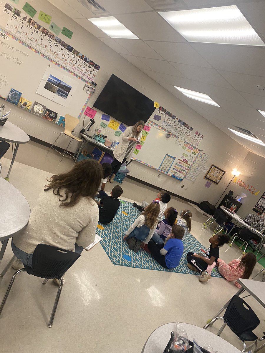 reedhcde's tweet photo. #NTALearningLab with the amazing #HCS_Coaches Amanda Stanford! Showcasing the magic that is #ElemSocStudies and demonstrating the importance of K-2 #SocialStudies. Inspiration overload! #HCS_SocStudies https://t.co/iumyMAtQ2M