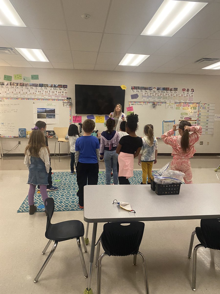 reedhcde's tweet photo. #NTALearningLab with the amazing #HCS_Coaches Amanda Stanford! Showcasing the magic that is #ElemSocStudies and demonstrating the importance of K-2 #SocialStudies. Inspiration overload! #HCS_SocStudies https://t.co/iumyMAtQ2M