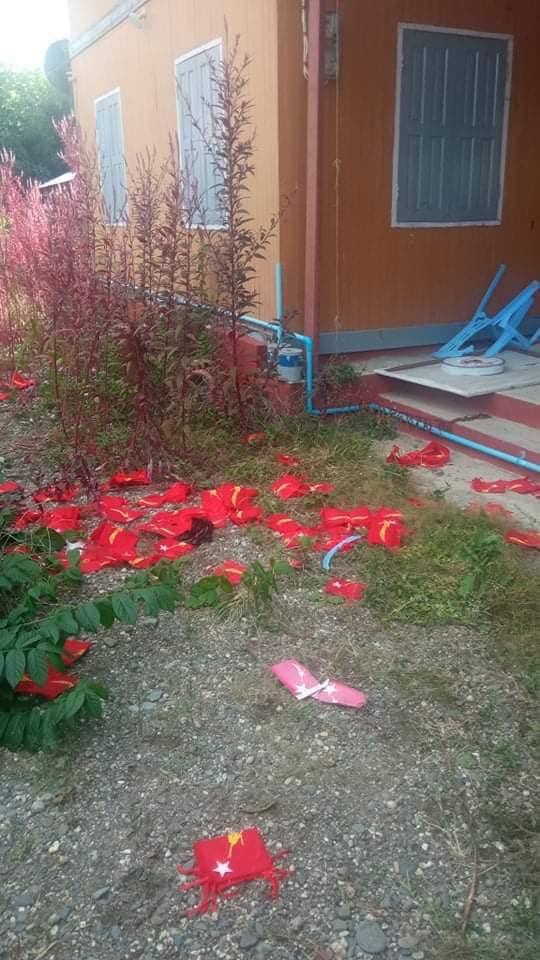 jinixovia's tweet photo. The NLD party office in #Kale city was stormed &amp; vandalised by SAC. SAC continue to target the NLD &amp; its headquarters. LEGALIZATION OF NUG #Nov17Coup    #WhatsHappeningInMyanmar https://t.co/4dyeFJIEZB