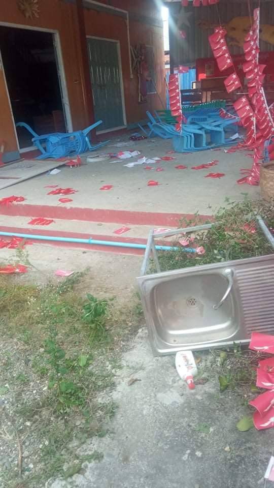 jinixovia's tweet photo. The NLD party office in #Kale city was stormed &amp; vandalised by SAC. SAC continue to target the NLD &amp; its headquarters. LEGALIZATION OF NUG #Nov17Coup    #WhatsHappeningInMyanmar https://t.co/4dyeFJIEZB