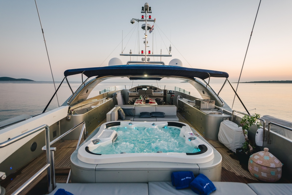 Boatsters Black tweet media