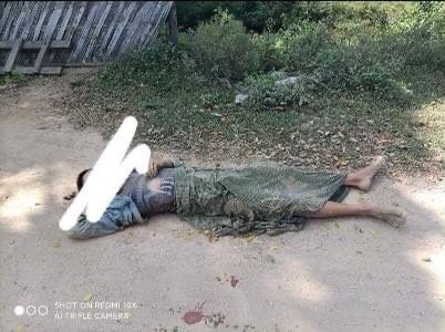 jinixovia's tweet photo. Junta fired gun &amp; artillery fire in TinTeinYan village, YeU tsp, killing 3 civilians.10,000 residents have been forced to flee. Junta stormed abandoned homes, TORCHING homes, and plundering civilian belongings. #Nov17Coup #WhatsHappeningInMyanmar https://t.co/WnZUQJH9KG