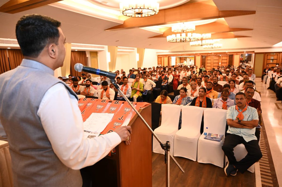 DrPramodPSawant's tweet photo. Addressed "Booth Chalo Abhiyan" a meeting to designate, train Booth level Vistarak and Understand the role &amp; duty of BJP Vistarak Pramukh, held today at Hotel Fidalgo Panaji. https://t.co/5TFkapGq3O