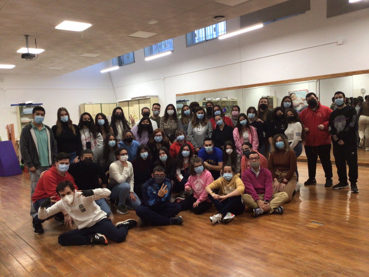 franjavier_gon's tweet photo. Hoy nos visita a nuestro @iestnt el alumnado del Curso #incluyeinserta @Educacion_Ab. El alumnado de #animacionsocioculturalyturistica implementa actividades inclusivas. Gracias especiales a @plenaCLM y a Beatriz Puras, psicóloga. https://t.co/Iy8PoPem2d