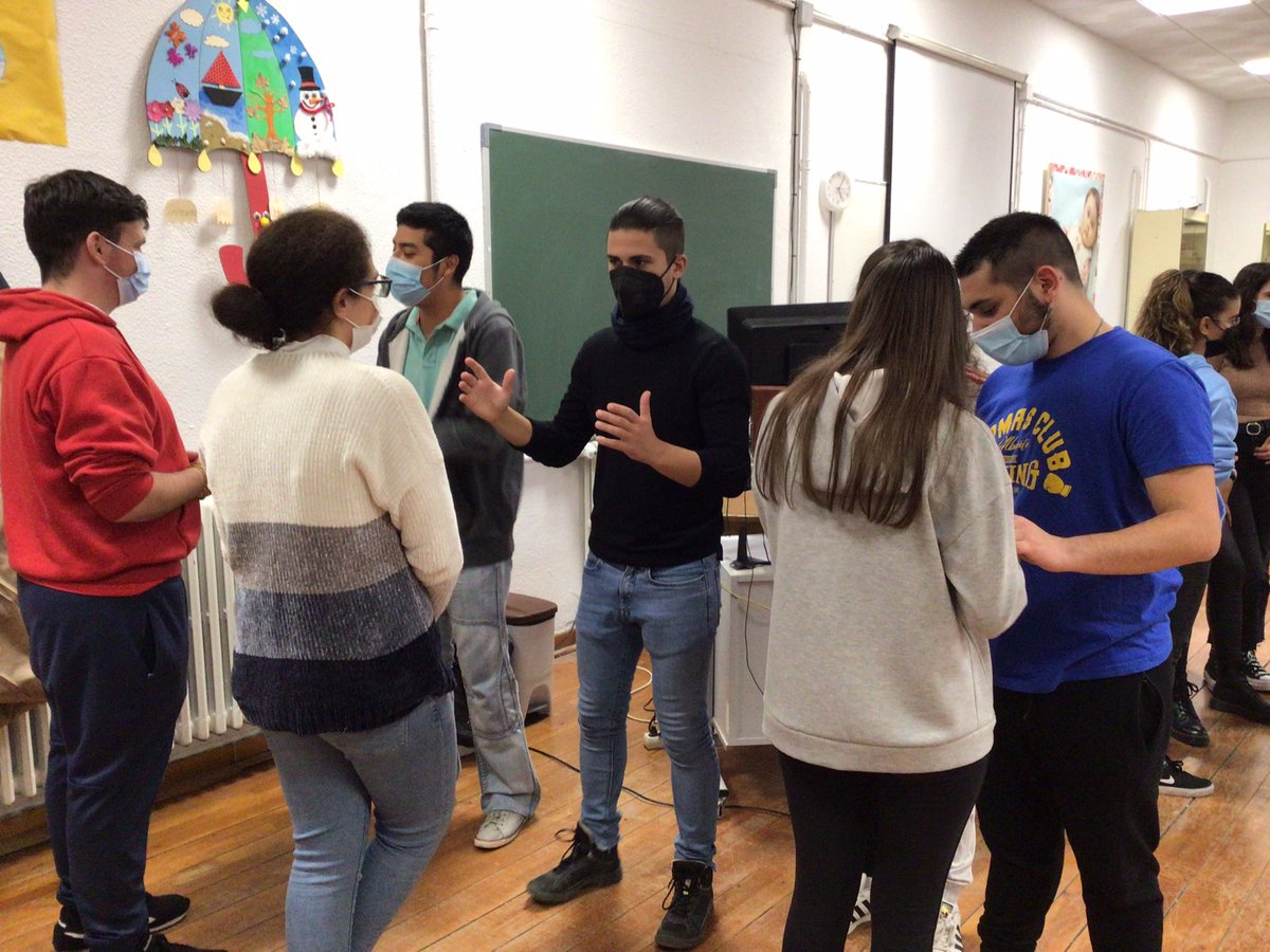 franjavier_gon's tweet photo. Hoy nos visita a nuestro @iestnt el alumnado del Curso #incluyeinserta @Educacion_Ab. El alumnado de #animacionsocioculturalyturistica implementa actividades inclusivas. Gracias especiales a @plenaCLM y a Beatriz Puras, psicóloga. https://t.co/Iy8PoPem2d