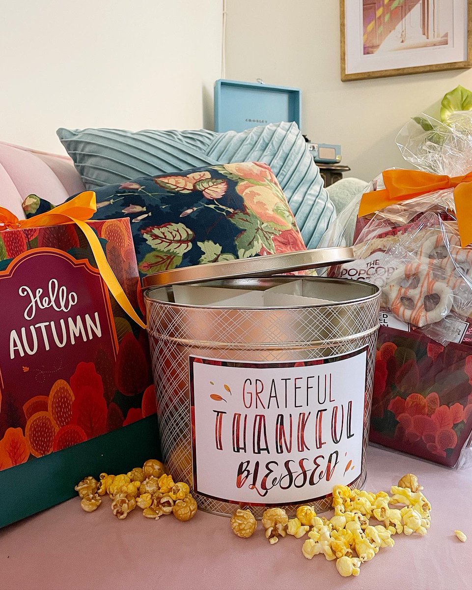 CarolineHeinle's tweet photo. What are you #grateful for? 🤗🍁🍂 I’m grateful for my family, friends, mentors, coaches, content that inspires me and snacks like these!! @PopcornFactory #ThePopcornFactory #GatherForPop #ad 💛🍿🧡 https://t.co/b53sMj34zu