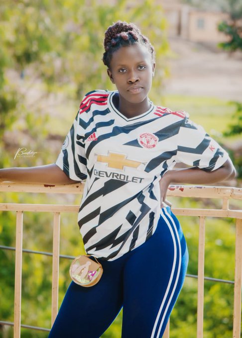 albertshaka1's tweet photo. She is innocent.  We all need to stand with our own. African culture need to be respected tho 🤦‍♂️

#freeessentialstudent https://t.co/fiUgxUU4M0