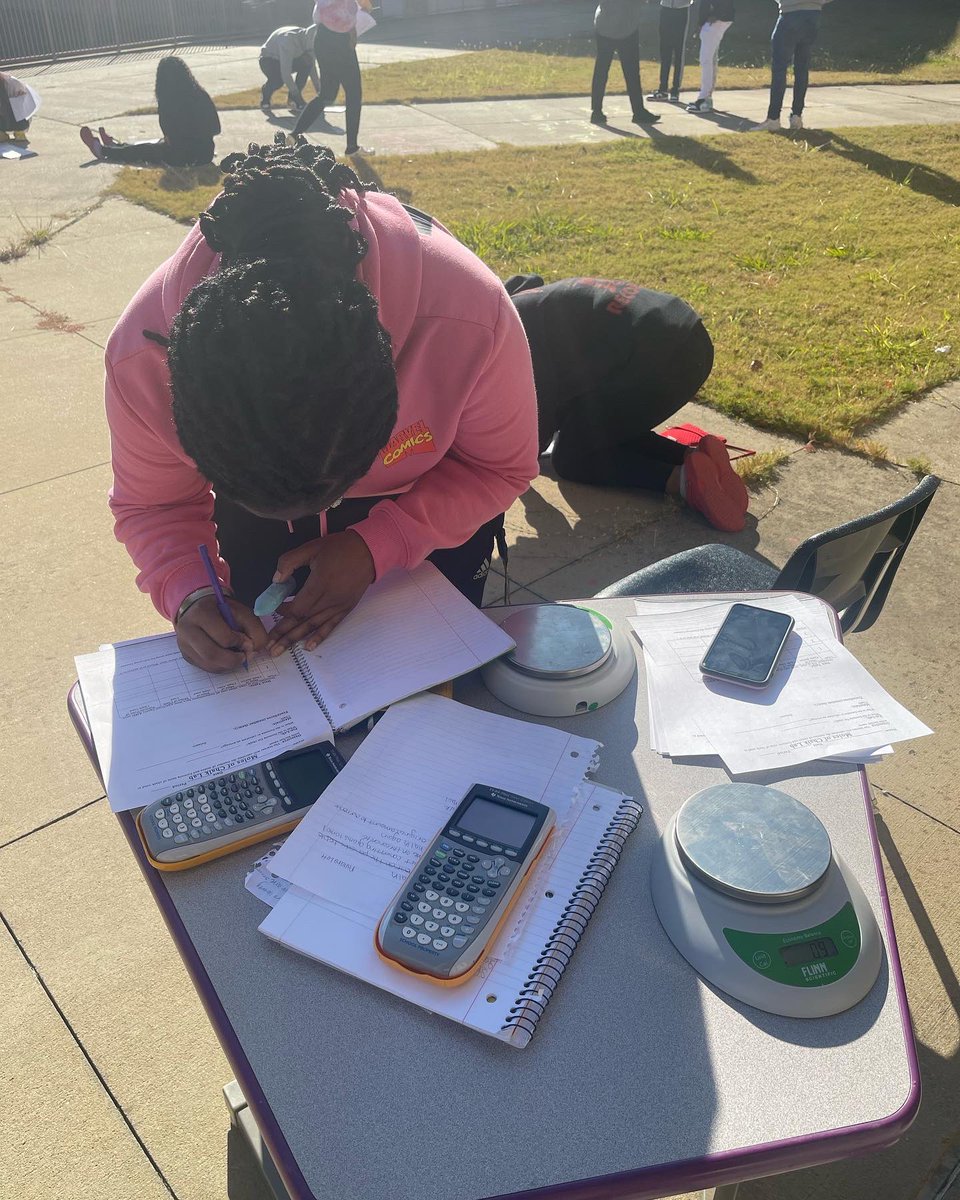 SouthwindEDU's tweet photo. Today, our Chemistry students are completing their lab activity on molarity using chalk. Great work, students! Letโs continue to #aimhigh! #createoptions #SHSis38125๐ https://t.co/HKVwQd5Vx4