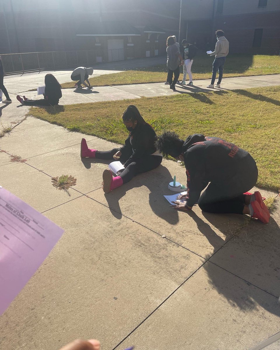 SouthwindEDU's tweet photo. Today, our Chemistry students are completing their lab activity on molarity using chalk. Great work, students! Letโs continue to #aimhigh! #createoptions #SHSis38125๐ https://t.co/HKVwQd5Vx4