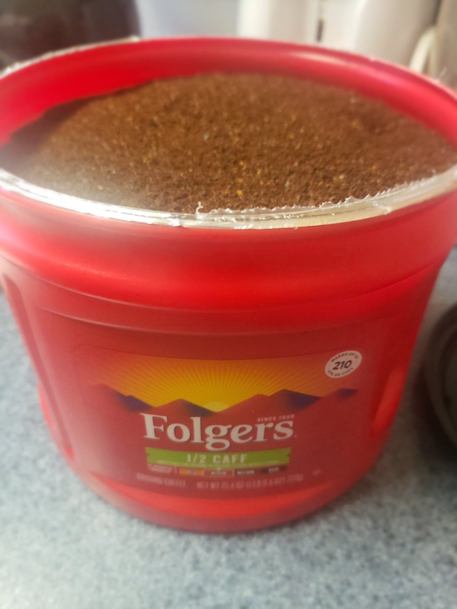 cyndimc31's tweet photo. I love when I open a new container of @Folgers coffee. The instant aroma is one of my favorites. Definitely #thebestpartofwakingup.
#Coffee
#Folgers
#CoffeeLover
#halfcaff https://t.co/J18Ph1BeNG