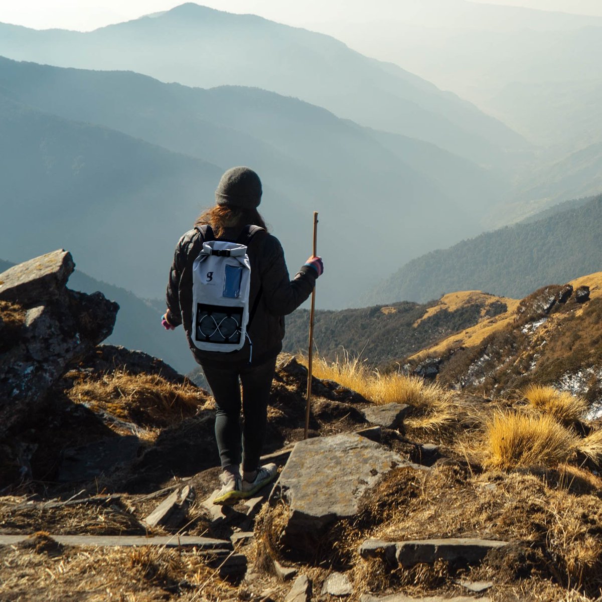 Every hikers best friend. Touch compatible phone sleeve, 20L storage capacity, chest strap and more! The hydroner has your back!

#adventure #outdoors #travel #explore #geckobrandscommunity #hike #hiking #nationalhikingday #hikingbackpack #waterproofbackpack #backpack