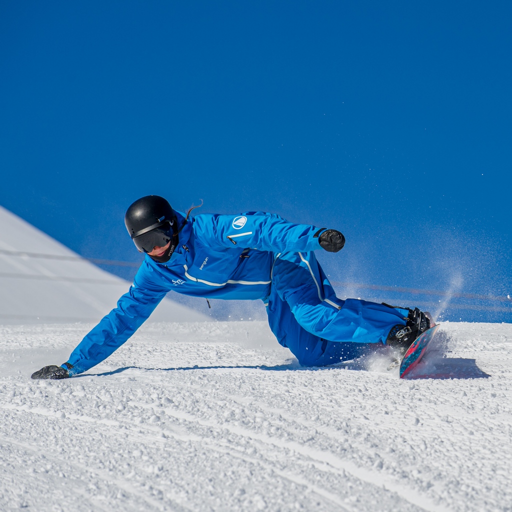 summitskischool's tweet photo. That wonderful feeling of letting it run on your edge!
@niamhflorence
.
.
.
#snowboarding #snowboard #snowboardlife #snowboardlove #snowboardingisfun #summitinstructorsrock #blueschoolzermatt #summitskischool #snowboardinstructorlife #snowboardinstructor https://t.co/aOAA7lE9Vu