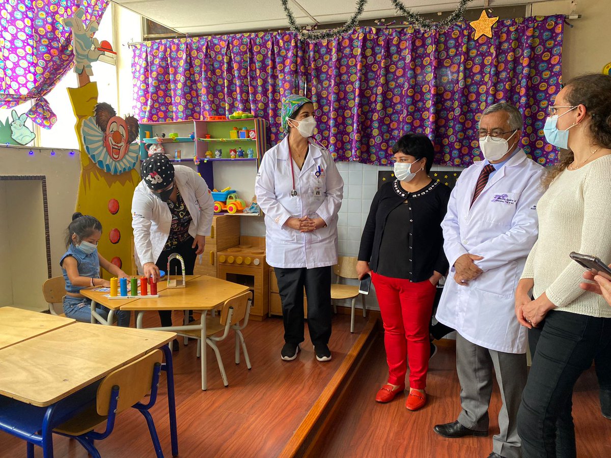 Educacion_Ec's tweet photo. 🔴 [FACEBOOK LIVE] Ministra @mariabrownp visita el proyecto #AulasHospitalarias, en el Hospital Isidro Ayora, en Loja. 

Sigue la transmisión➡️ https://t.co/DtIRaMEI9h

#TodosPorLaEducación https://t.co/ndQzzh3c6Q
