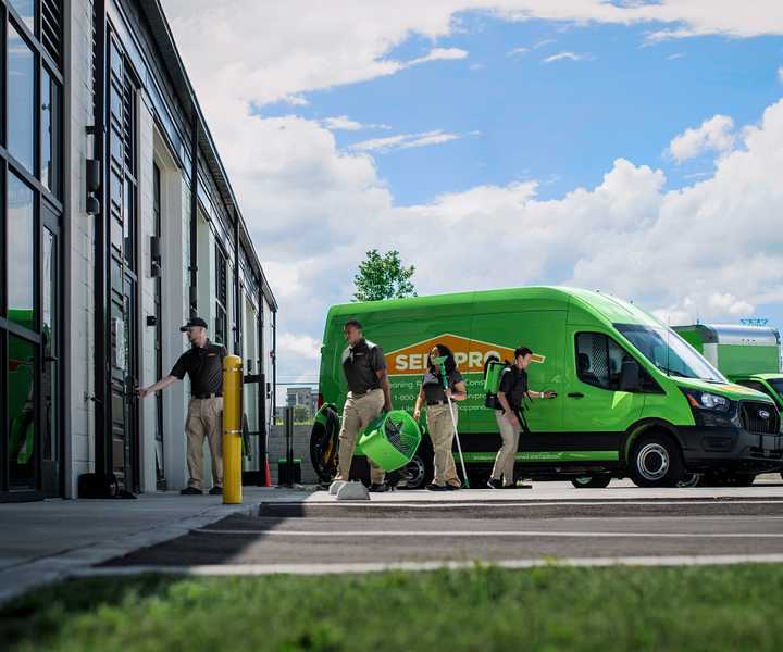 No matter the size, no matter the time. Servpro will do the job right 💯 ✅ 

#Construction #servcrew #ontime #anytime #anyjob