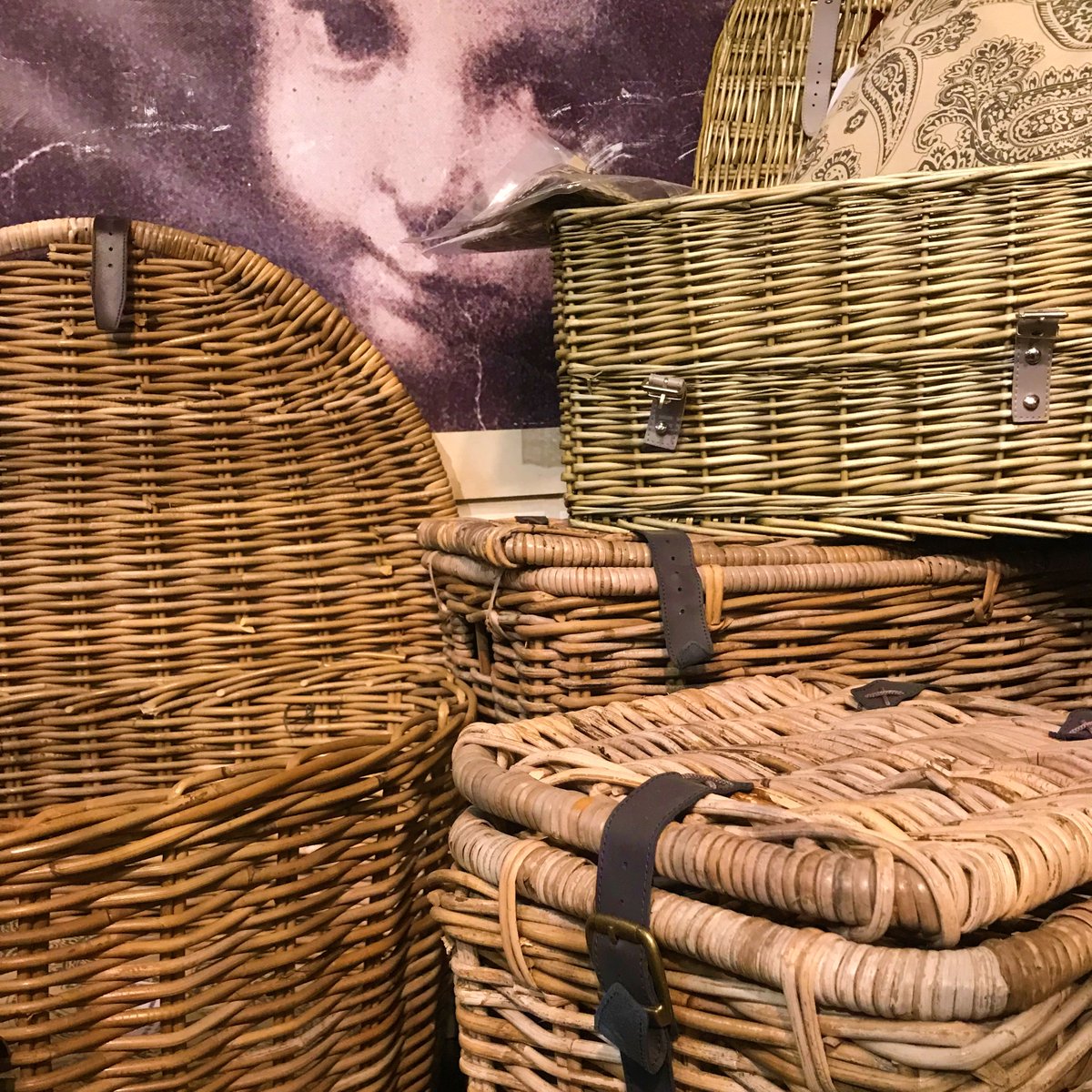 hanbelmonpas's tweet photo. 🔔 ¡Último #MercadilloHanbel! 
Fin de una etapa. Venta final de toda la colección.

📍 Donde siempre, en nuestro recinto de Andoain.
Todos los días de 11.00 a 19.00.

💻 https://t.co/FwEfkKrnnn

 #Muebles #Hanbel  #Cestas #Mimbre #MercadilloHanbel https://t.co/ya96eopCSd