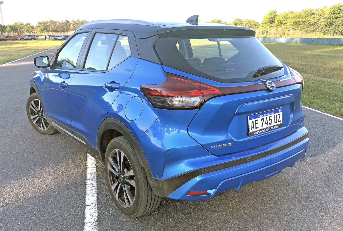 AutoTestArg's tweet photo. MASTER TEST (SUV segmento B)
🚘 Nissan Kicks Exclusive
👉 Motor: 1.6 naftero
👉 Potencia: 120 CV
👉 Torque: 149 Nm
👉 Caja: automática CVT
¿Cómo creés que le irá al SUV de la marca japonesa? #NissanKicks #MasterTestAT https://t.co/LrpwcYfX45
