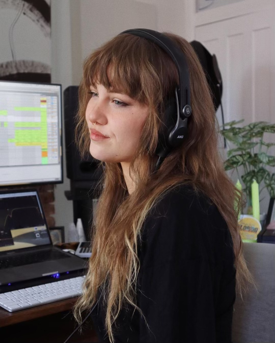 Music producer and composer @sowylie recently tried out the #AKG #K371BT studio headphones saying, 'They sound really nice! Very cool to be working in the studio on the same headphones I can bring out into the world.' Add K371-BT to your setup: bddy.me/3kJZ3vU