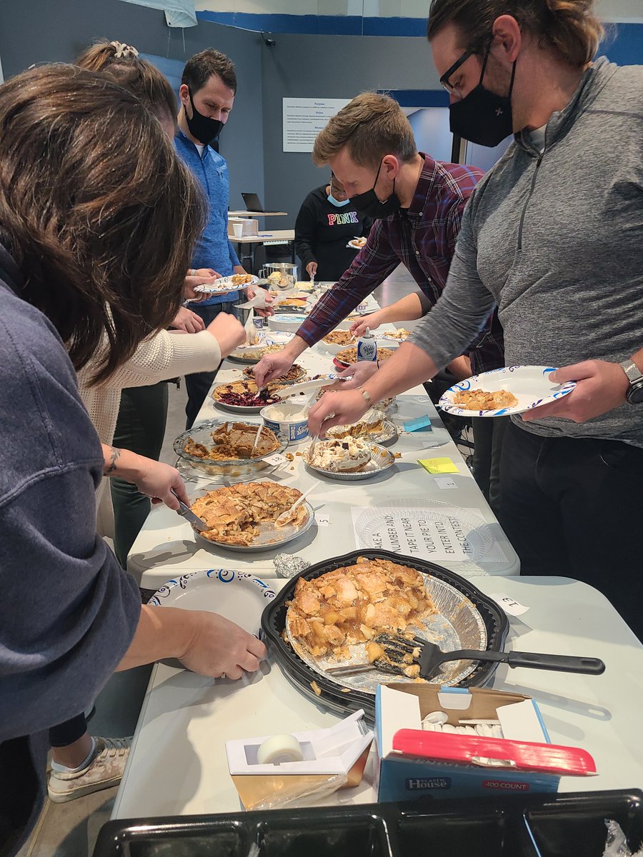 ResolutionMed's tweet image. The votes are in for our 1st Annual Pie Competition! Out of 20 carefully crafted entries, these pies rose above the rest...
🍌 Kelly Szczeck’s amazing Peanut Butter Banana Cream Pie
🥧 Liz Becker’s delicious Pecan Pie
🥜 Aaron Opbroek’s incredible peanut Butter Pie