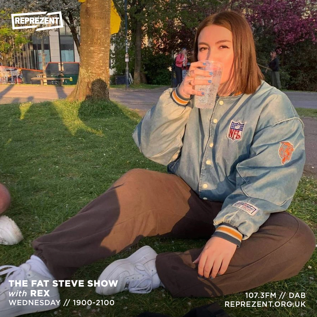 ReprezentRadio's tweet photo. 1900-2100

#TheFatSteveShow

- Top 10 Underground Showcase
- @SnoopaOfficial in for a chat and #TheFatSteveFreestyle
- @Rex_UK_ on GM duties
- @Ladyshocker x @MizMedia_ for #TimeInTheLimelight
- #TheFatSteveFive on @casisdead 

107.3FM | DAB | https://t.co/Npj7LxrFgg https://t.co/kfxiUr9OIH