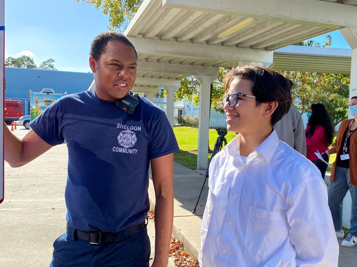 HCDEtx's tweet photo. It's #NationalCareerDevelopmentWeek, and Highpoint School East students are learning about potential paths in #STEM, as first responders, and more from professionals at the annual College & Career Fair! Check our blog for the full story later this week. https://t.co/aiXIQmJ8Mq https://t.co/Rz5z66QkZ1