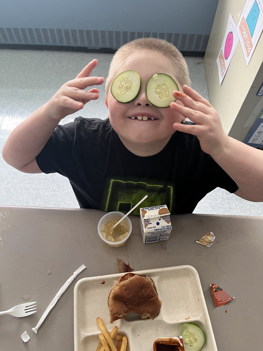 WLC_Boces's tweet photo. Mrs. Dimmick's clasroom enjoyed an impromptu "spa day" during (or rather, with) their lunch! We love seeing those wonderful smiles 😍 #exploration #belonging #bcosCircleOf6 #WLCwolvesrock https://t.co/waxpOqYwZl