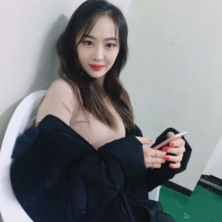 dasom056's tweet photo. 明日続きのリプ返しますので待っててください
もう少ししたら寝ます!
おやすみなさいと早く言っておきます!
久しぶりのおやすみツイートㅋㅋ https://t.co/XwZFC75Ik2