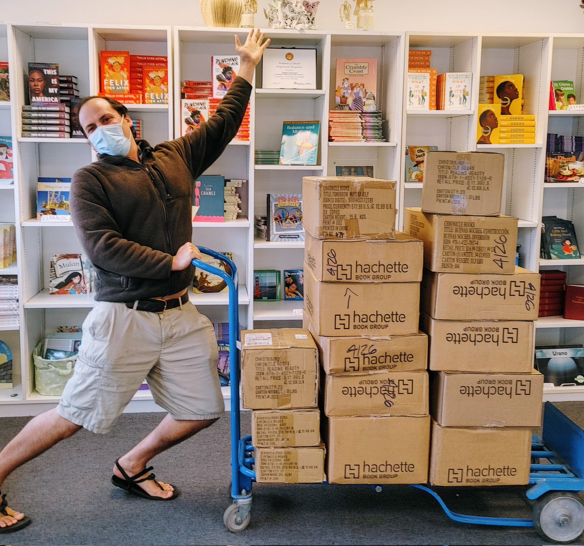 ChildrensBookSF's tweet photo. We're so thankful for @ChronicleBooks donation of 750 beautiful books for children who need them!
 
Through the end of the year, every dollar donated to #ChildrensBookProject will be matched up to $50K
Check link to #Donate #GiveBooks #GetBooks #Volunteer

https://t.co/Etwd1KeV0z https://t.co/bE3xUkyE1N