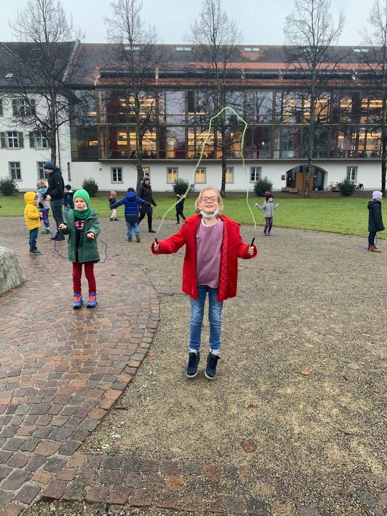 CollegBernardi's tweet photo. „Alles springt“: Unsere Volksschule beteiligt sich an der Rope-Skipping-Challenge. Spaß, Freude Engagement, Üben in der Schule &amp; zuhause. Höhepunkt: ALLE Schüler/-innen stellten sich dieser Challenge. Respekt &amp; Danke an alle! :-) #collegiumbernardi #mehrerau #wirsindmehrerau https://t.co/W6QnpnC1Or