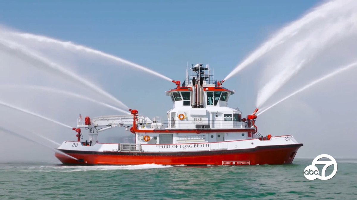 mcgamerstein's tweet photo. @sumitomedia Fire Boat. https://t.co/HLUYDtnPlz