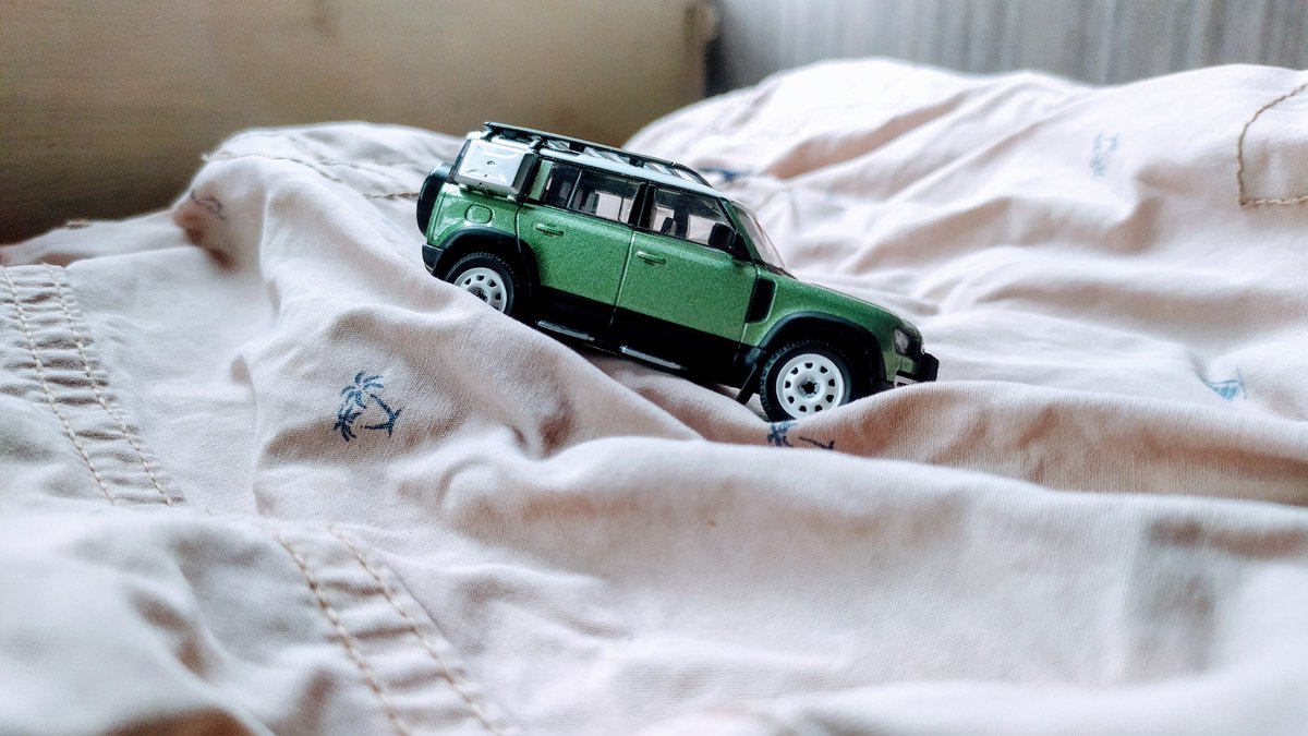 eugin's tweet photo. When I took out my 2020 Defender (1:64 scale) for off-roading on my bermuda :-). #2020Defender #LandRover #JLR @JLR_News #Offroading #cars #SUV https://t.co/2QpqrnZU0K