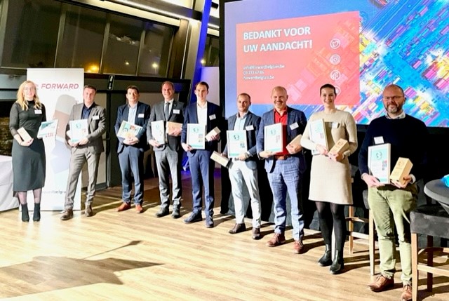 #FORWARDBelgium reikt eerste duurzaamheidslabels uit aan haar leden: lnkd.in/ekzQsyzV
#EmbassyFreightServicesEurope #HaegerundSchmidtLogisticsBelgium #TCICarriers #Portmade #DeloitteBelgium #HEssers #AhlersBelgium #Ziegler #FastShippingandForwardingBelgium #FORWARDGoals