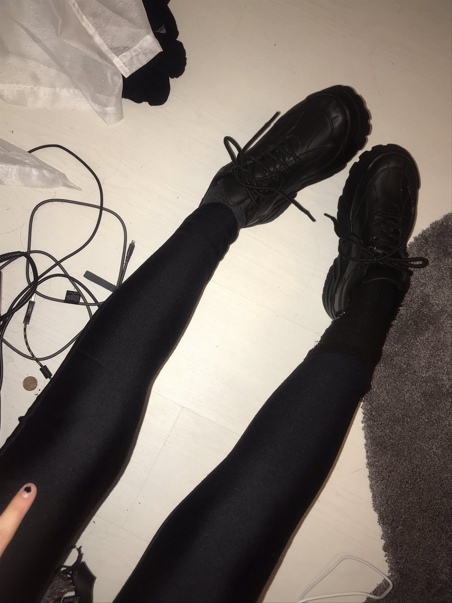 madeofstyr0's tweet photo. New shoes make me look skinny 

edtwt https://t.co/DMQNNv3dPZ