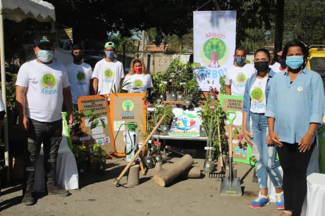 MinecMonagas's tweet photo. #Minec || Desde el Municipio Santiago de Mariño en el Edo. Aragua, entregamos 32 Adecuaciones a personas vinculadas con el sector maderero continuando con el Fortalecimiento del #MotorForestal. @NicolasMaduro @MinecOficialVe https://t.co/4ggDTarbCE