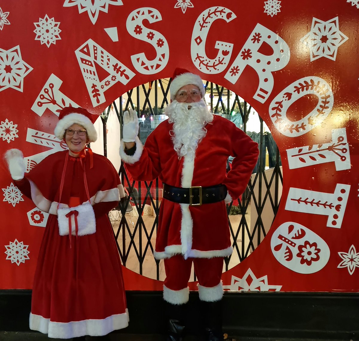 augustaadu7's tweet photo. Santa is in #Greenwich &amp; is taking bookings now! All proceeds to @gbchospice thanks @greenwichmkt for your support https://t.co/y4AQhr2QqF to book https://t.co/myb3VgrfOY