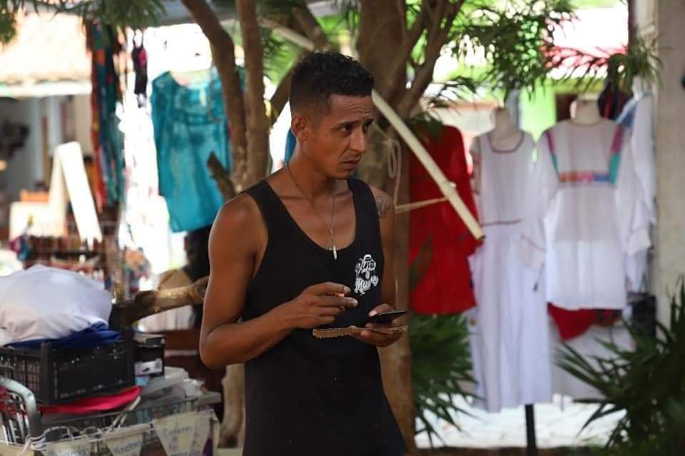 PatHito_'s tweet image. Asesinan a artista urbano lo invitaron a realizar murales en Quintana Roo. Al parecer, todo por un celular. 
#Dizer #QuintanaRoo 
Pero vamos súper bien ¿no?