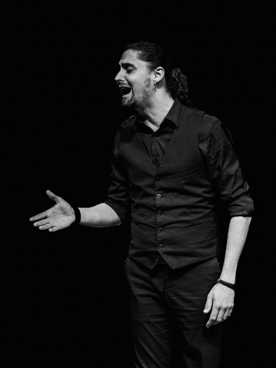 Un par de momentos de la actuación de anoche de <a href="/MatiasLpezElMat/">El Mati</a> en <a href="/CasadelFlamenco/">La Casa del Flamenco</a>. #Photography #music #Flamenco