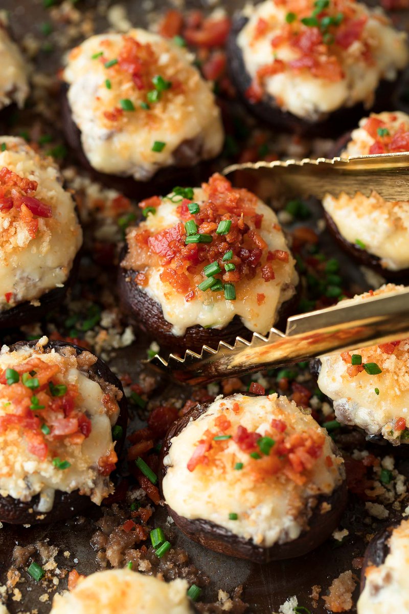 PeasandCrayons's tweet photo. Hellooo delicilous! White Cheddar Stuffed Mushrooms are the ULTIMATE holiday appetizer (with make ahead instructions too - woot!) https://t.co/CZYL8Q3xoe sponsored by @cabotcheese https://t.co/kQg084jn8A